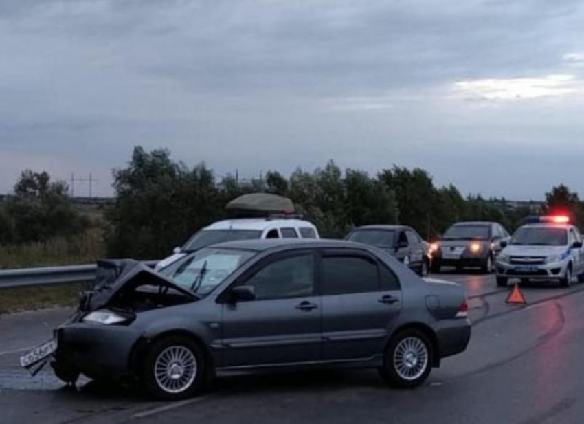 На трассе «Морозовск-Цимлянск-Волгодонск» столкнулись две иномарки