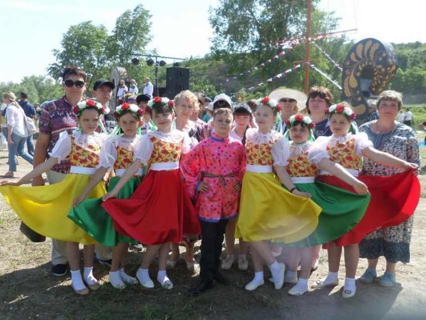 Бурными аплодисментами встречали танцоров Грузиновского СДК на международном фестивале «Каяльские чтения»