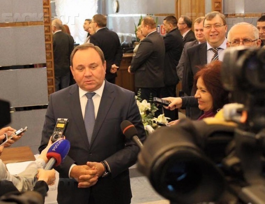 Нынешний председатель Заксобрания Ростовской области предложил бывшему принять закон о «Детях войны»