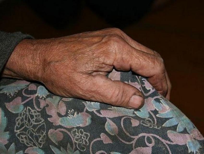Пенсионерку изнасиловали в ее собственном доме в Морозовске