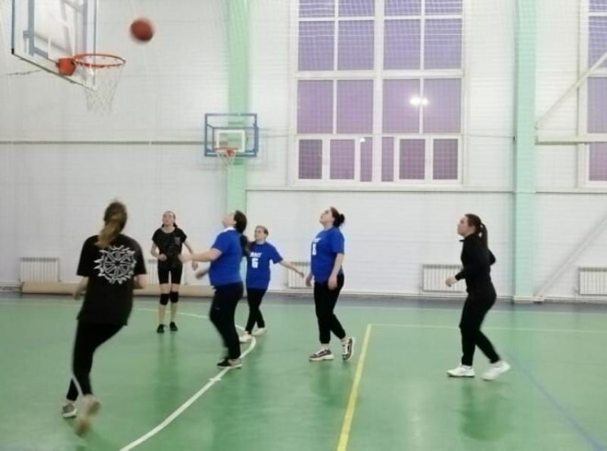 Девушки из команды ДЮСШ одержали победу на соревнованиях по стритболу в Морозовске