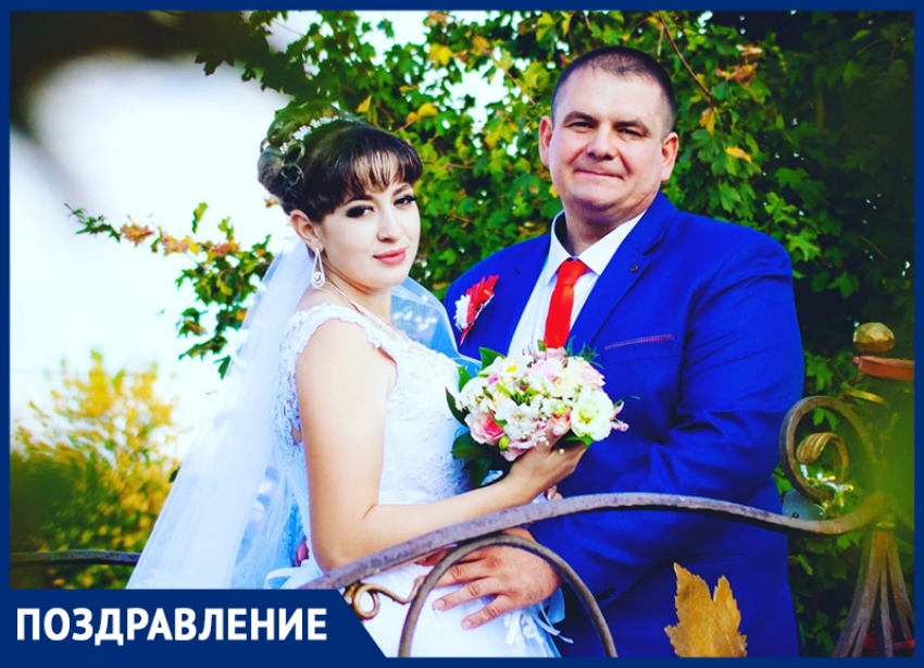 Дениса Шпакевича с первой годовщиной совместной жизни поздравила супруга