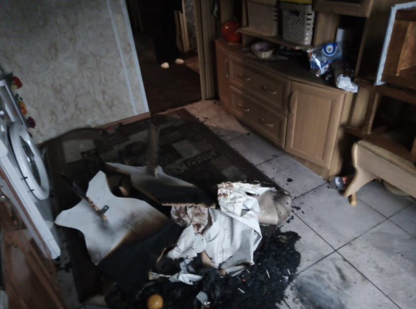 Пострадавшая в пожаре на улице Зеленского в Морозовске женщина скончалась в больнице