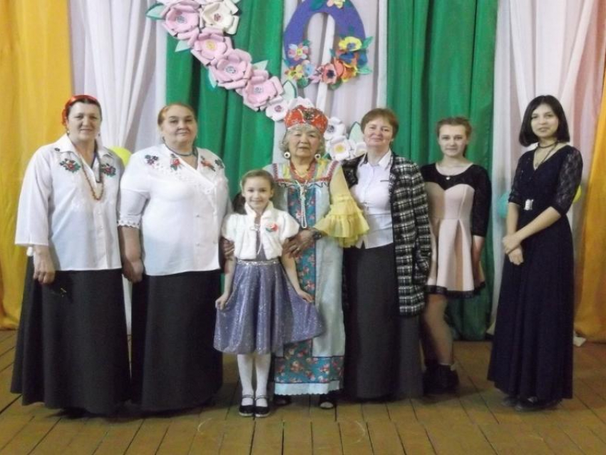 "Позвольте вас любить...": великолепным концертом поздравили всех женщин юные артисты хутора Старопетровский 