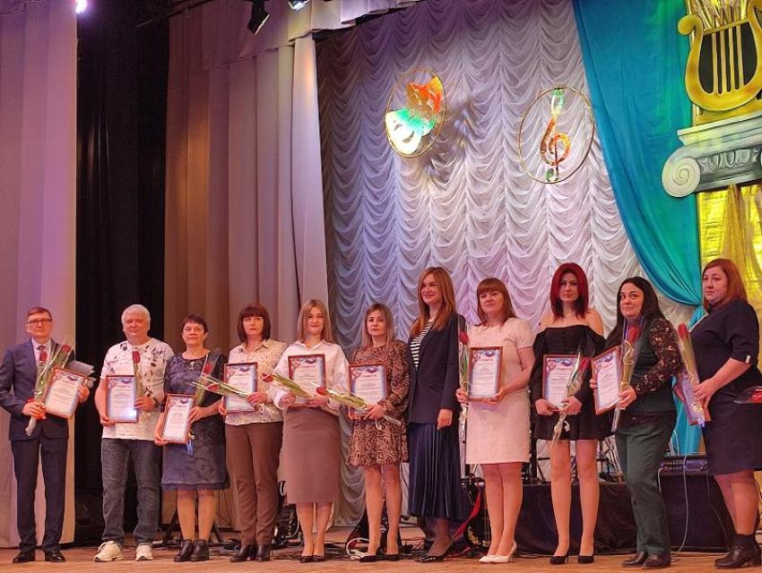 Работников культуры Морозовского района поздравили с профессиональным праздником