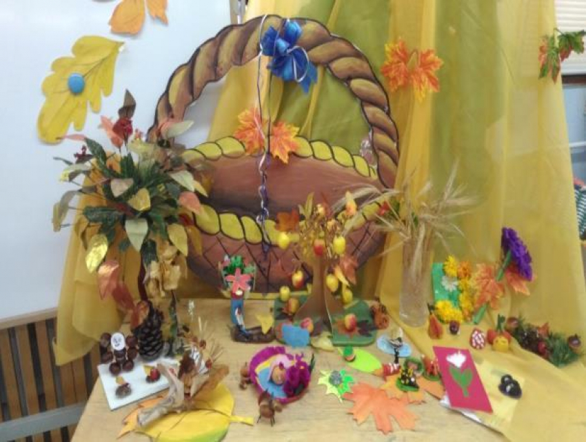  Педагоги Дома детского творчества Морозовска провели для своих воспитанников осеннюю ярмарку