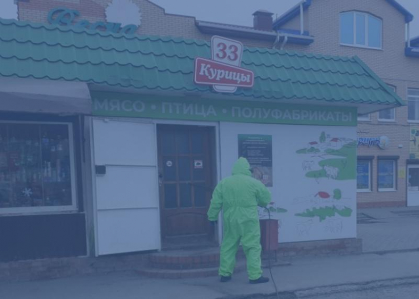 Дезинфекцию общественных территорий провели на улице Зеленского и Морозовской ЦРБ