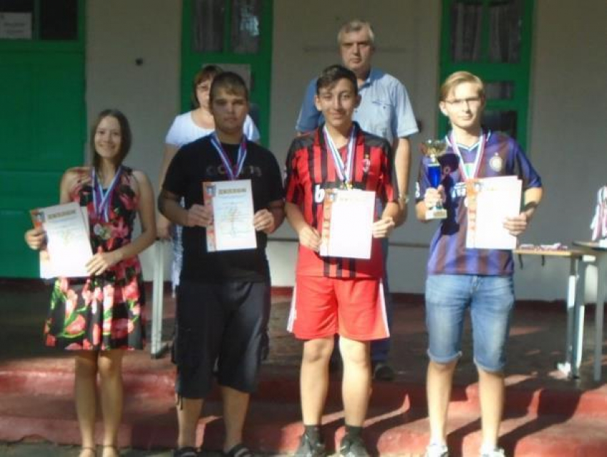 Шахматисты Морозовска в очередной раз подтвердили статус чемпионов на областных соревнованиях