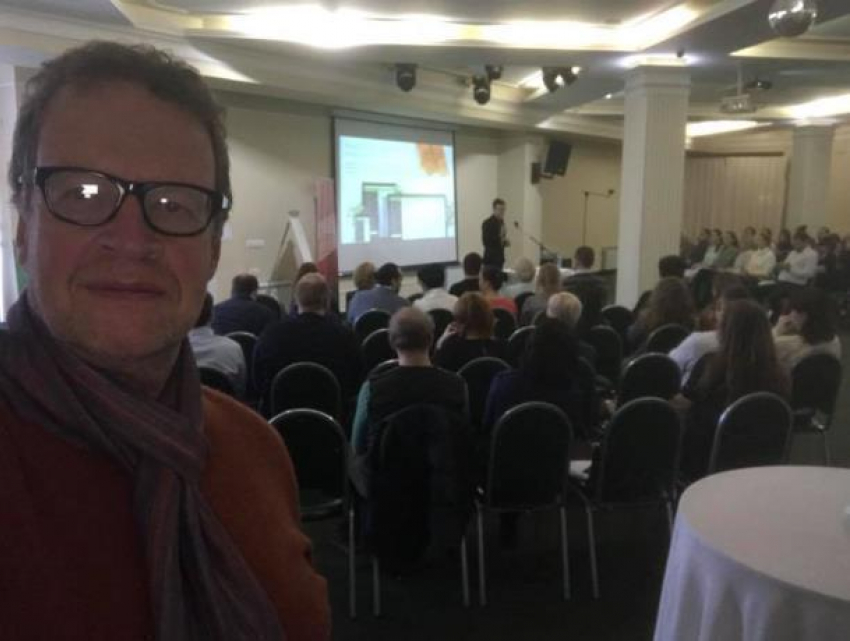 В прямом эфире морозовчане смогут задать вопросы ресторанному критику, эксперту по продвижению ресторанного бизнеса Олегу Назарову