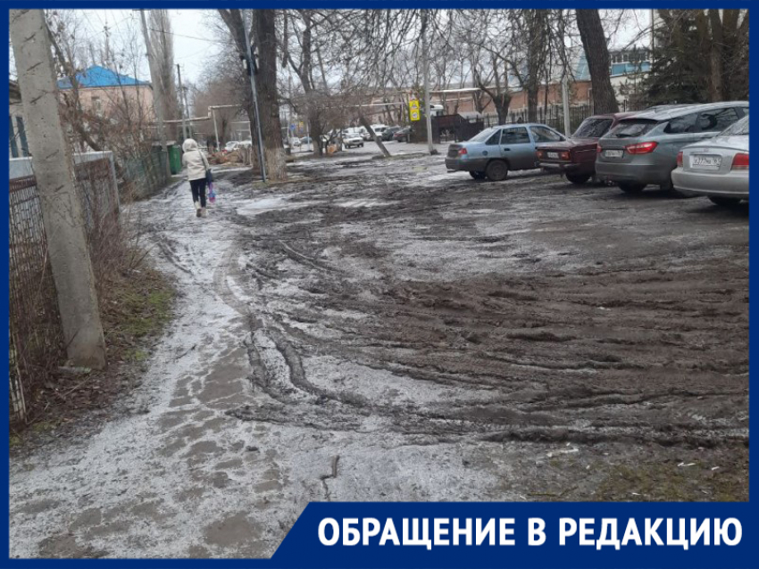 «Тротуар превратили в проезжую часть»: горожане требуют решить проблему с безопасностью пешеходов