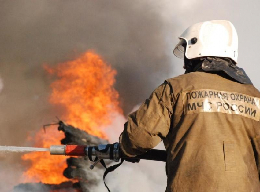 Спасатели тушили пожар в хуторе Павлов Морозовского района