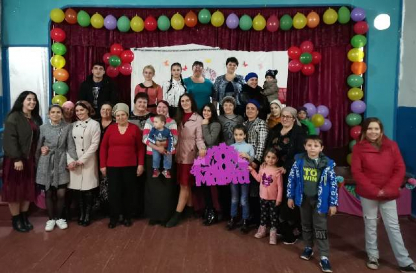 Душевные самодеятельные концерты для милых дам прошли в хуторах Вишневка и Сибирьки