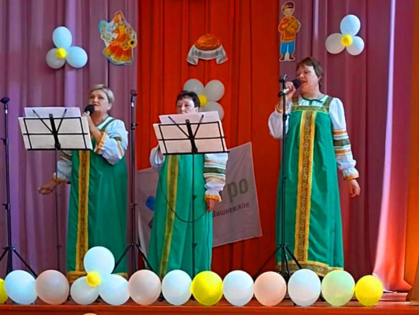 Праздничным концертом «Хвала и честь, вам хлеборобы!» отпраздновали окончание  уборки урожая в хуторе Вишневка