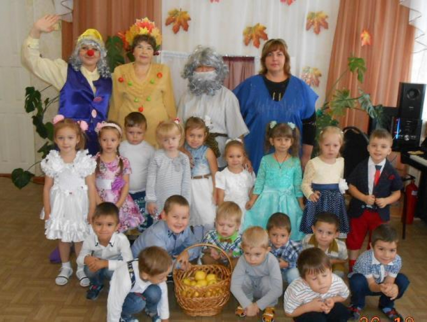 Гномик, Осень, Тучка и Лесовичок веселили ребят в детском саду «Ромашка"