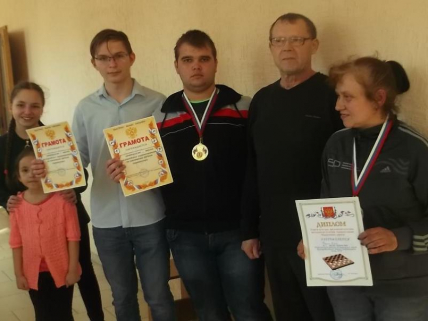 Победителями личного первенства по шахматам в Морозовске стали Екатерина Волошина и Денис Кулешов