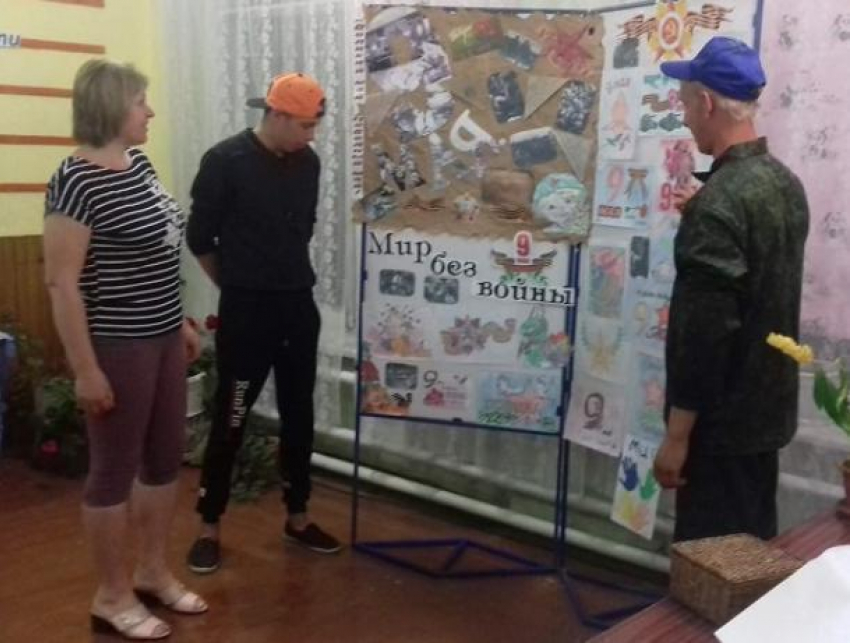 Выставка детского рисунка «Мир без войны» открылась в доме культуры хутора Вишневка
