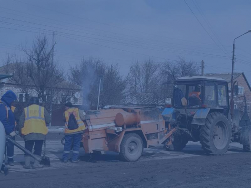 В Морозовске продолжили работы по ремонту автомобильных дорог