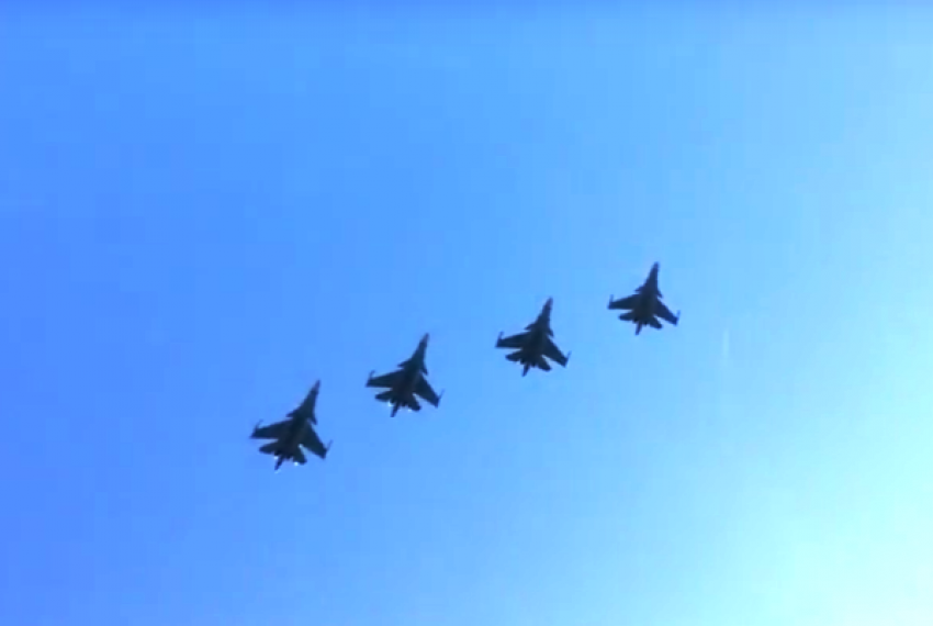 Истребители из Морозовска сняли на видео в Минске