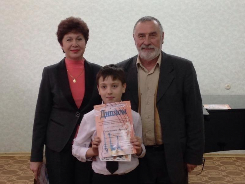 Морозовчанин занял первое место в Открытом региональном конкурсе юных исполнителей