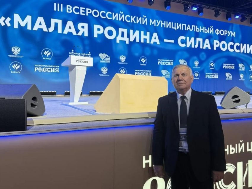 Глава Морозовского района отправился в Москву за идеями для будущего