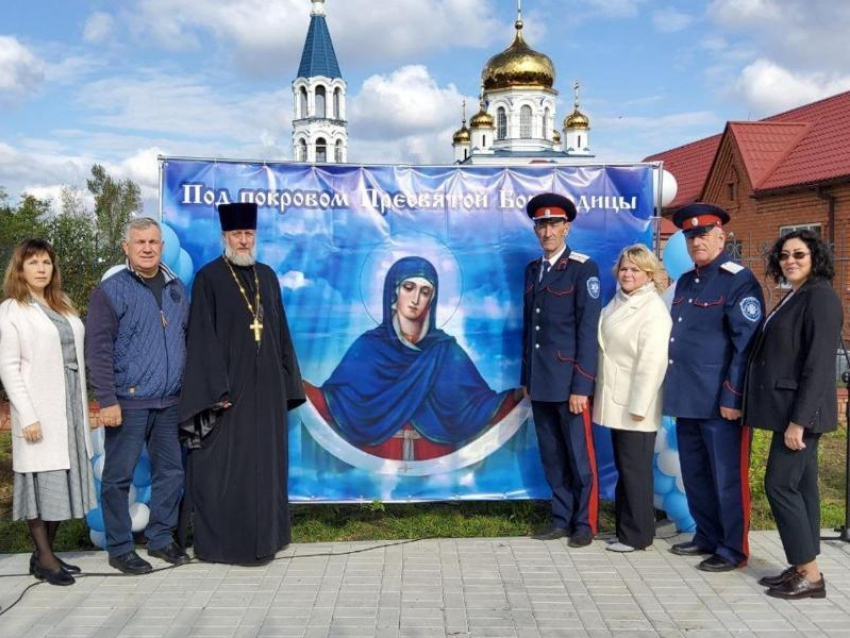 Патриотическую акцию в поддержку военных провели в Морозовске в праздник Покрова Пресвятой Богородицы