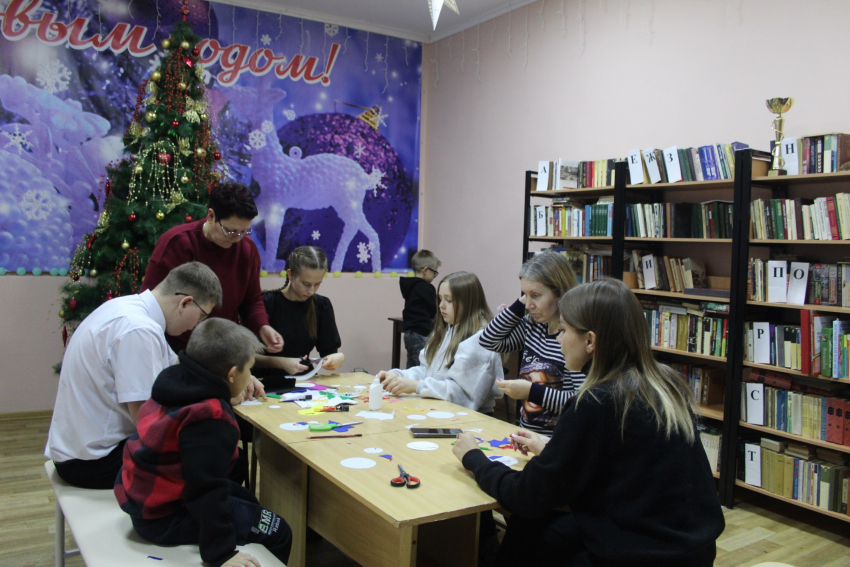 Ёлка своими руками: как дети Морозовска создавали новогоднее чудо