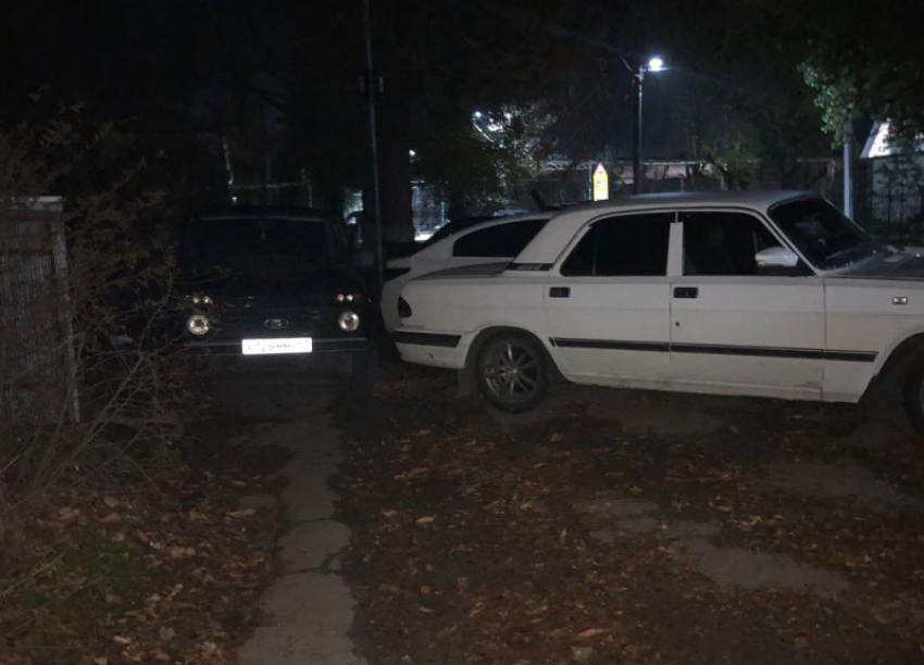 «Будет проведена проверка»: администрация о стихийной парковке на Карла Маркса