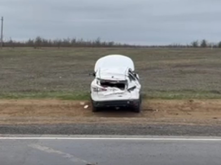 Слетел с трассы: под Морозовском в аварии пострадали 5-летний малыш и 16-летний подросток