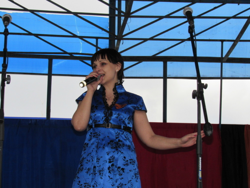 Александра Владимирова спела для школьников песню «Катюша"