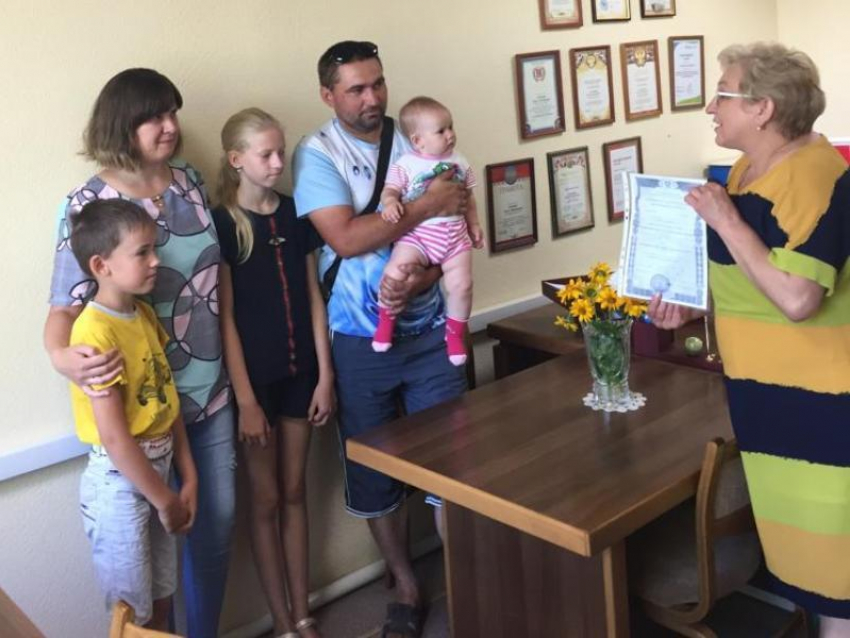 27 семей из Морозовского района получилили сертификаты на региональный маткапитал в этом году 