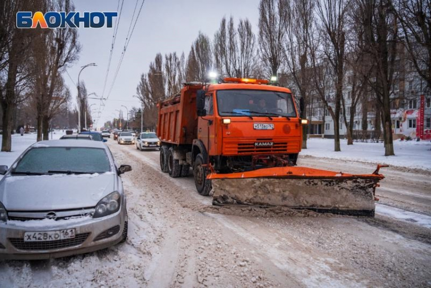 Две снегоуборочные машины готовы выйти на улицы Морозовска