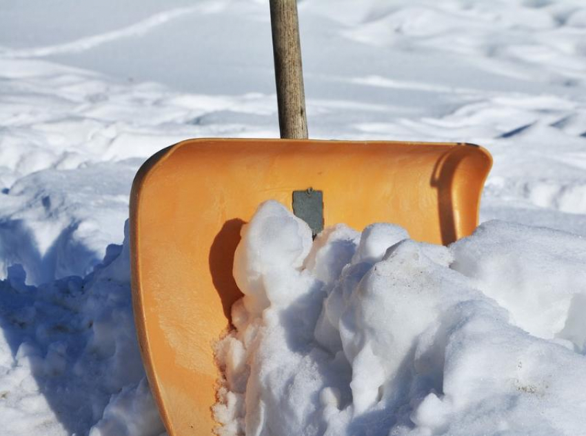 Уборка снега: за нарушение правил благоустройства территории морозовчанам грозит административная ответственность
