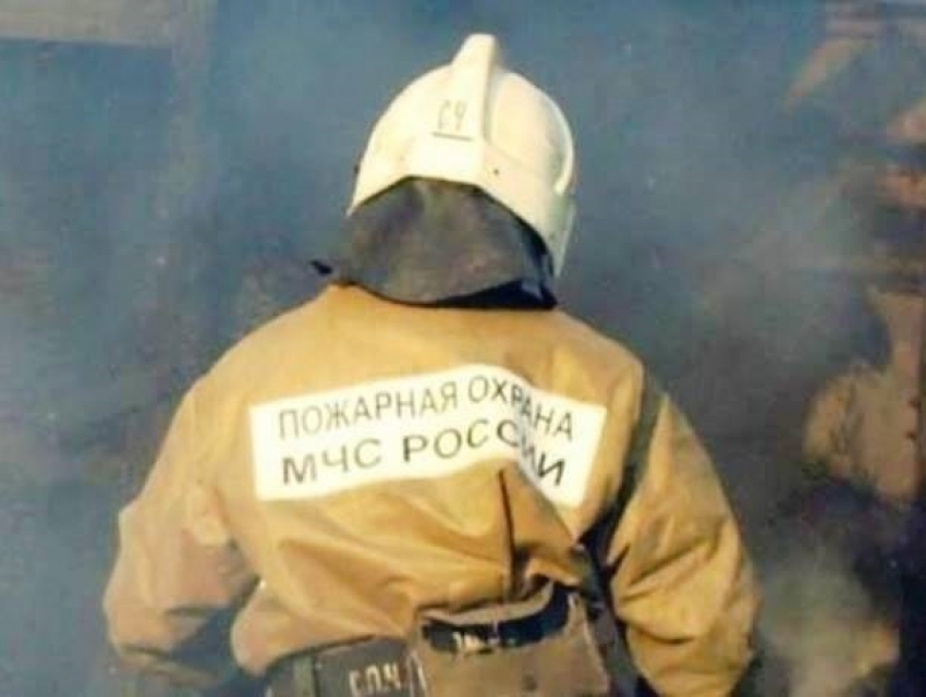 Пенсионерка погибла в ночном пожаре на улице Дзержинского в Морозовске