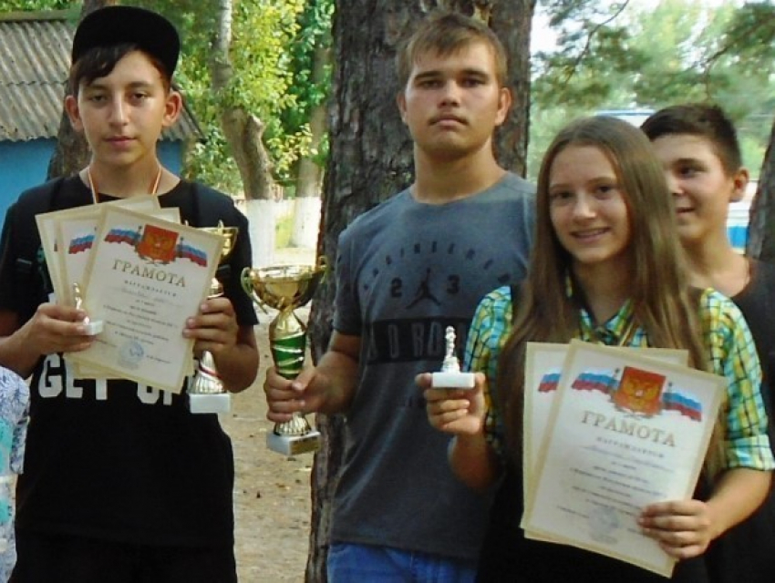 Много призовых мест заняли шахматисты Морозовска на турнире в областном первенстве