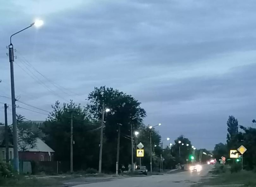 Установлено 47 новых осветительных фонарей на улице Пламя Революции в Морозовске