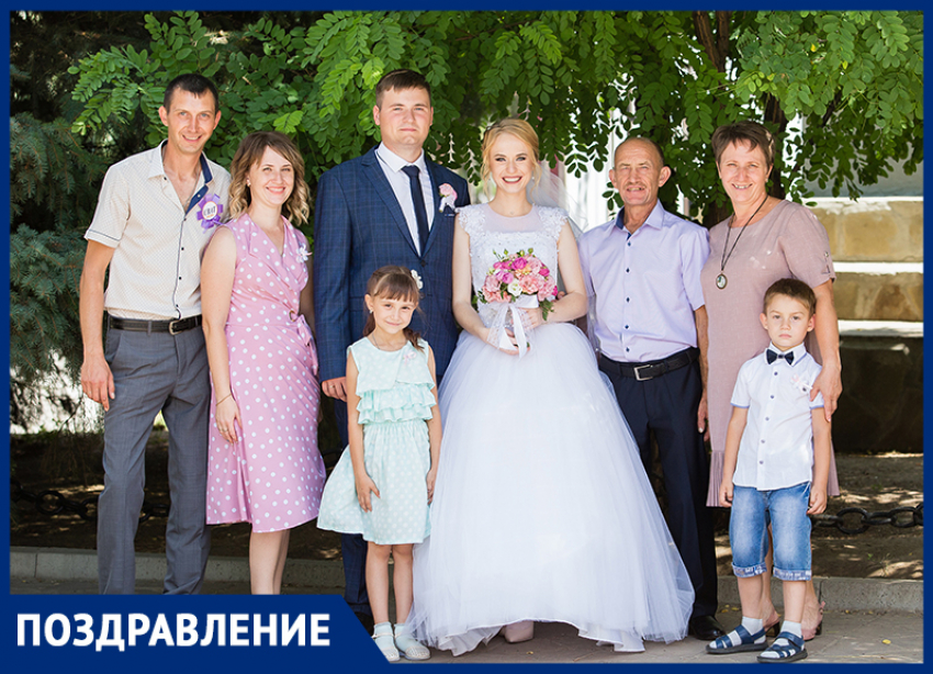 Валерия и Татьяну Бондаренко с 30-летним юбилеем совместной жизни поздравили дочки и их семьи