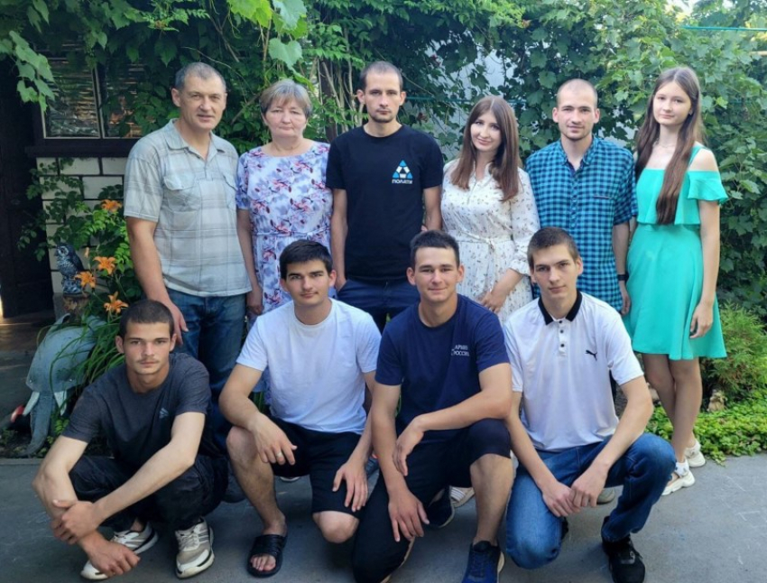 «Семья, где любовь множится»: Морозовы - символ доброты и единства Морозовского района