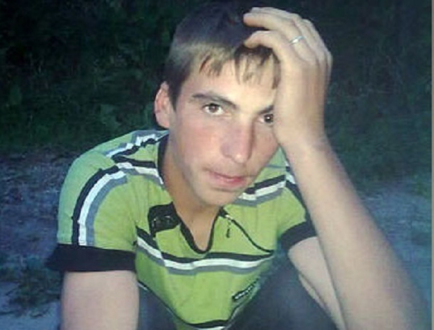 Убитого мужчину нашли в автомобиле на въезде в хутор Скачки-Малюгин Морозовского района