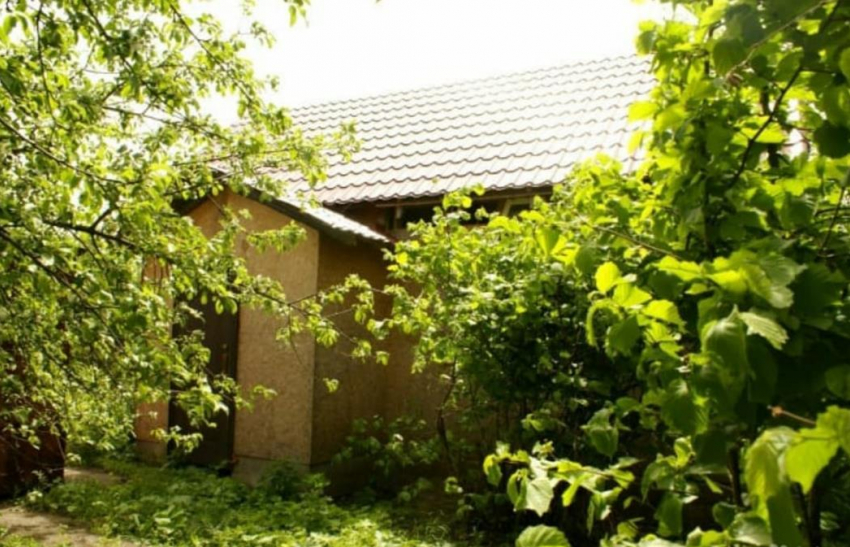 Продаётся дачный участок с домом и садом
