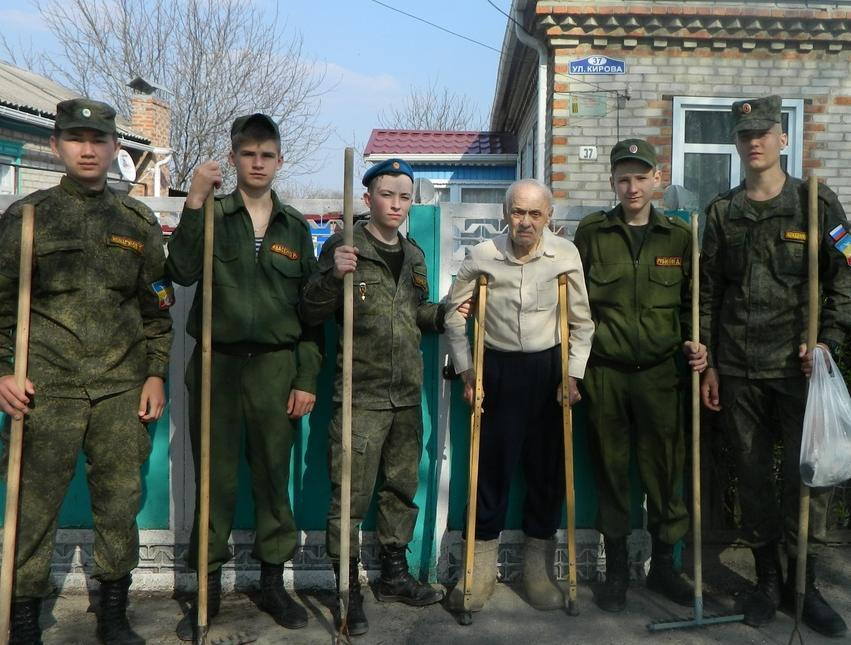 Ветеранов Морозовска навестили волонтеры