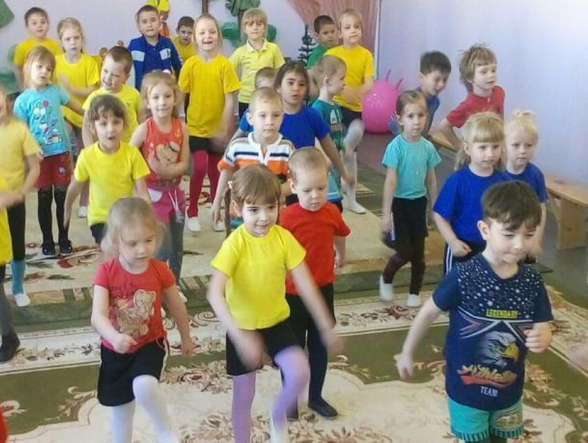 "В здоровом теле- здоровый дух!": малыши филиала детского сада «Ромашка» повеселились на спортивном празднике 