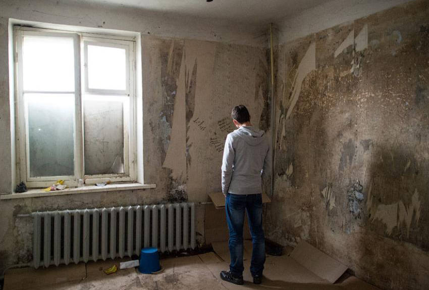 Сироте из Морозовска отказали в предоставлении жилья – справедливость восстановили лишь через областной суд