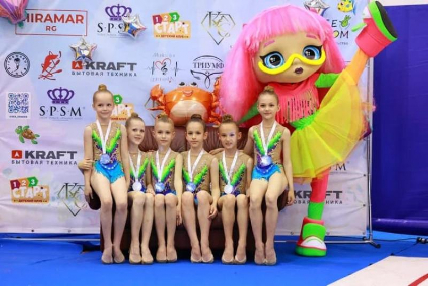 Почетные места на пьедестале заняли талантливые гимнастки из Морозовска в Анапе 