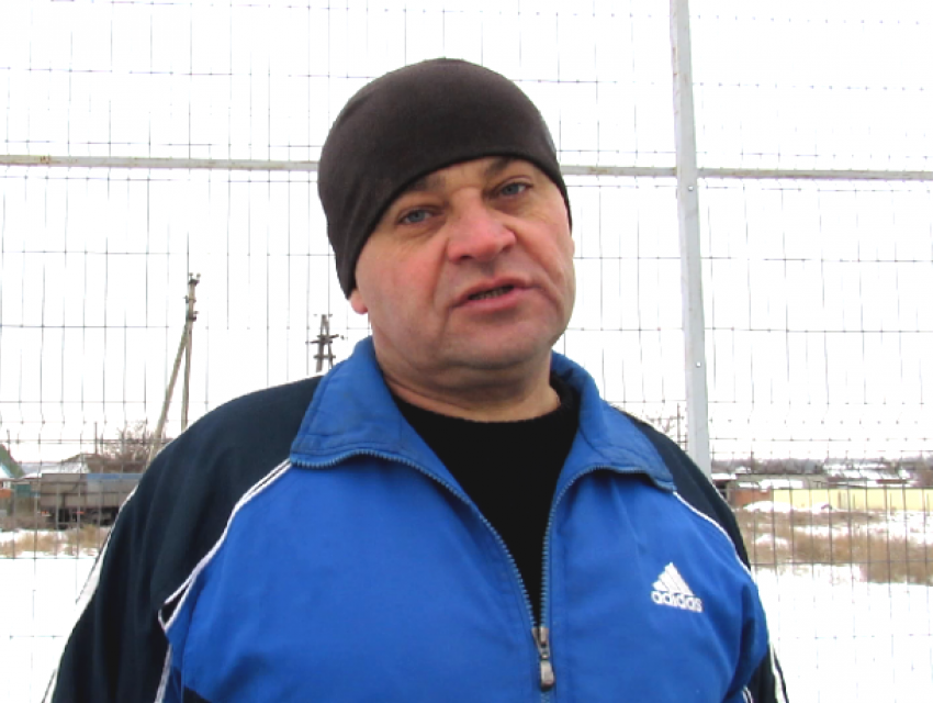 Скинуть лишние килограммы и вспомнить детство предложил морозовчанам тренер по футболу Александр Дутов