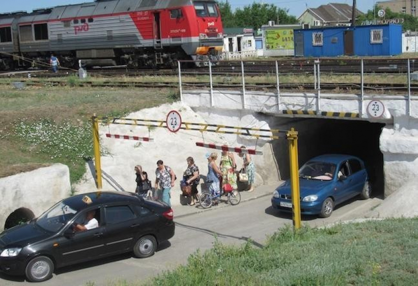 Туннель углублять некуда: из СКЖД ответили на обращение почетного гражданина Морозовского района