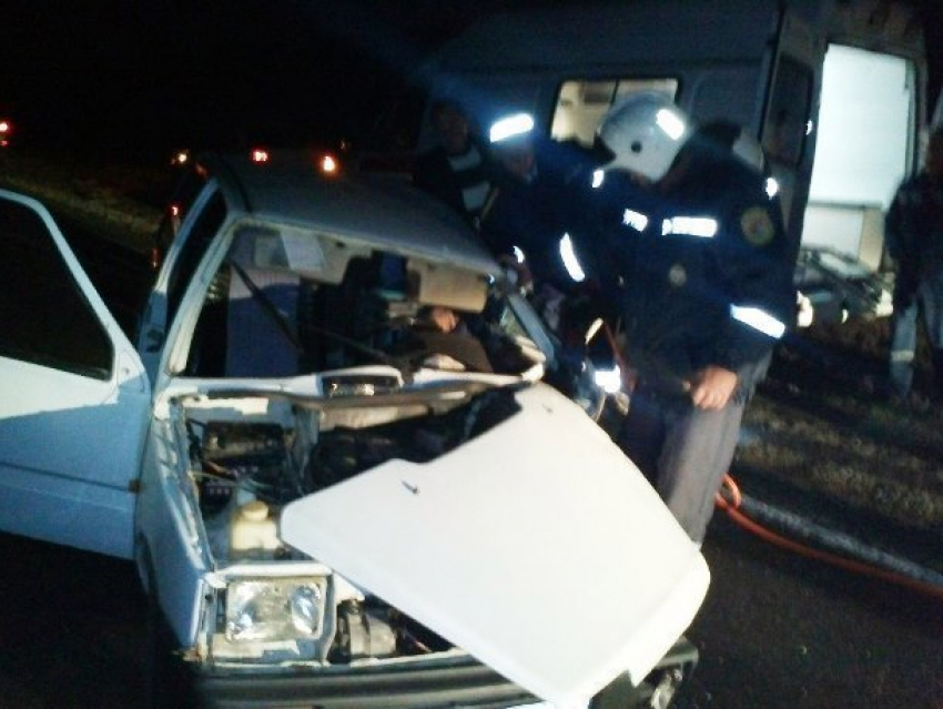 Водитель «Оки» пострадал в столкновении с «Газелью» на трассе Морозовск - Цимлянск