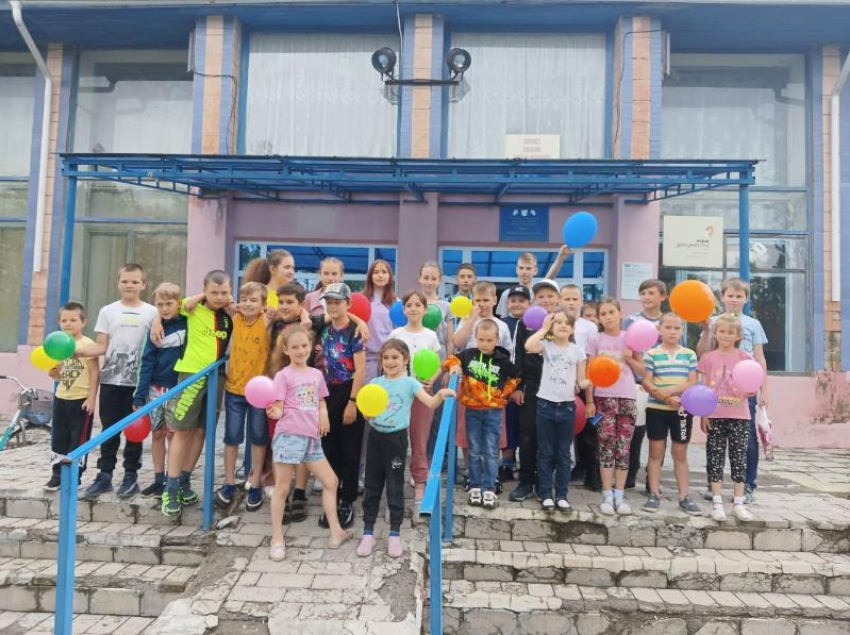 С началом летних каникул и Днем защиты детей поздравили юных жителей станицы Вольно-Донской