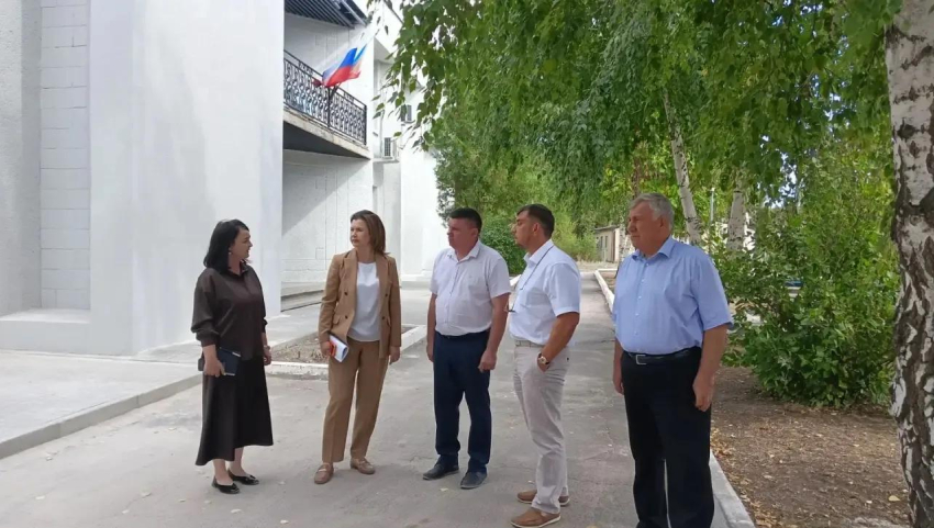 В Костино-Быстрянском поселении продолжается ремонт Дома культуры