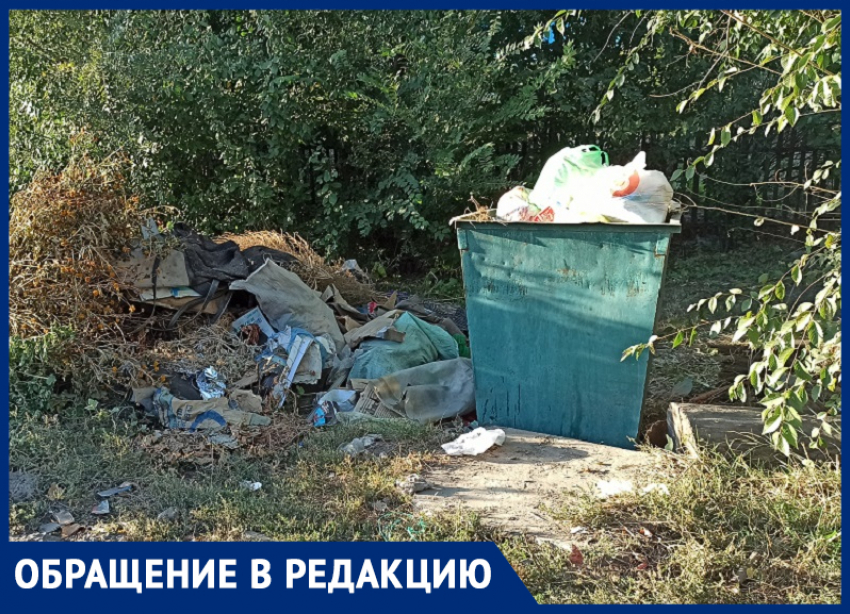 Когда будет убран мусор около бака на улице Кутузова? - читатель «Блокнот Морозовск"
