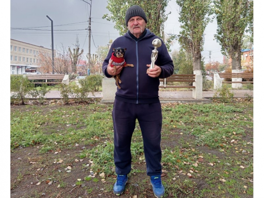 Ветераны спорта Морозовского района одержали победу в мини-футбольном турнире в Обливском районе